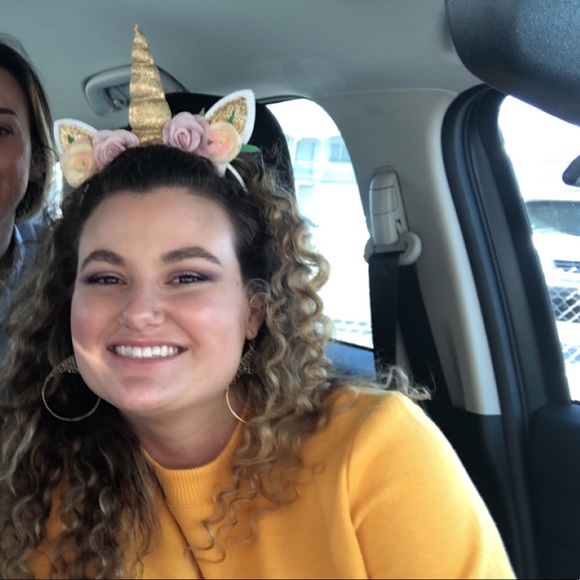 Meet your Posher, Gaby - Picture 2 of 2